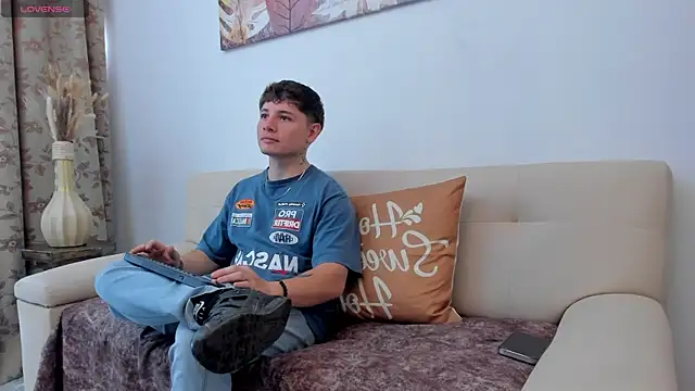 Leoo Miller online show from 10/11/25, 08:29