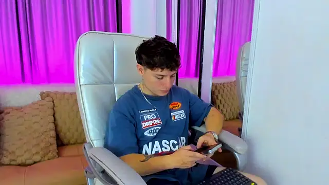 Leoo Miller online show from 11/04/25, 04:33