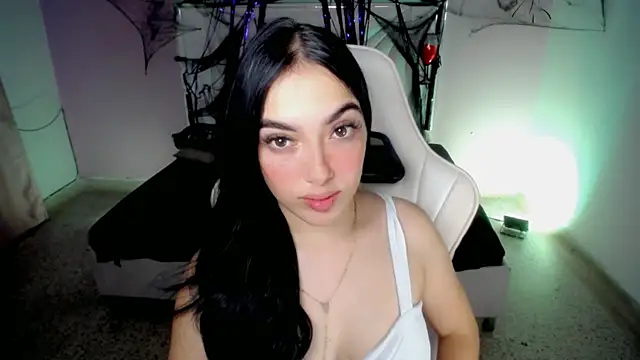 Snapshot of cielooo_ chatting on 10/28/25, 08:11 cielooo online show from 10/28/25, 08:11