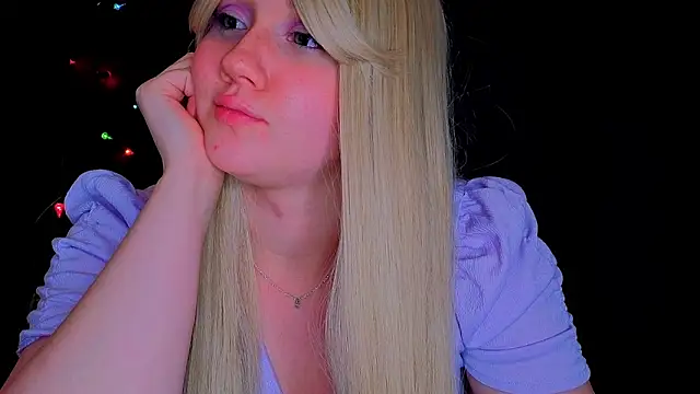 Snapshot of Darling_Bri_ chatting on 10/14/25, 06:52 Darling Bri  online show from 10/14/25, 06:52