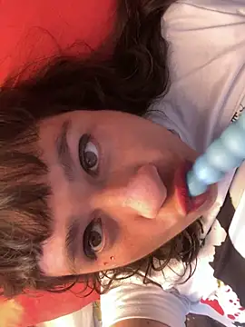 Snapshot of gatitaplop chatting on 12/16/25, 08:58 gatitaplop online show from 12/16/25, 08:58