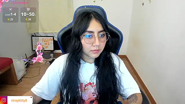 Snapshot of LoveLyy- chatting on 01/10/26, 03:19 LoveLyy- online show from 01/10/26, 03:19