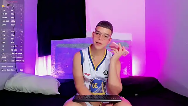 Snapshot of alex_boyy chatting on 10/12/25, 11:09 alex boyy online show from 10/12/25, 11:09