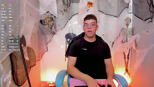 Snapshot of alex_boyy chatting on 10/28/25, 06:54 alex boyy online show from 10/28/25, 06:54