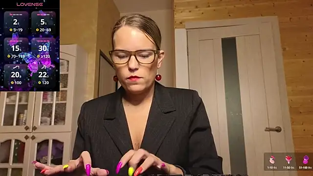 Snapshot of Lady_Shine chatting on 10/06/25, 03:48 Lady Shine online show from 10/06/25, 03:48