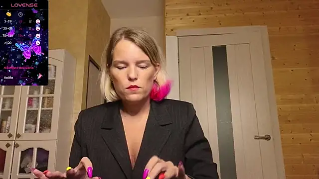 Snapshot of Lady_Shine chatting on 10/08/25, 09:23 Lady Shine online show from 10/08/25, 09:23