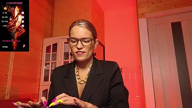 Snapshot of Lady_Shine chatting on 11/11/25, 10:37 Lady Shine online show from 11/11/25, 10:37