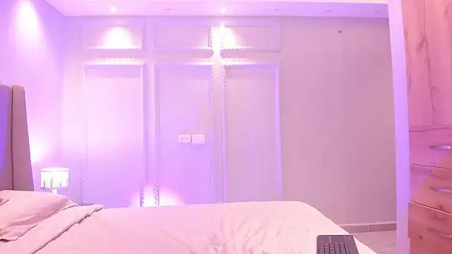 Snapshot of ShanonFox1 chatting on 10/05/25, 03:49 ShanonFox1 online show from 10/05/25, 03:49