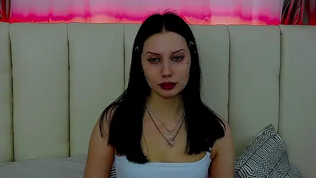 Snapshot of MaeAnna chatting on 11/28/25, 05:21 MaeAnna online show from 11/28/25, 05:21