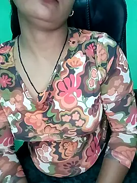 Snapshot of Rashmi_011 chatting on 10/10/25, 05:45 Rashmi 011 online show from 10/10/25, 05:45