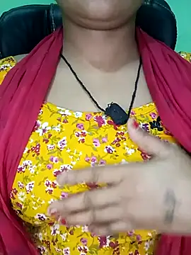 Snapshot of Rashmi_011 chatting on 10/15/25, 04:40 Rashmi 011 online show from 10/15/25, 04:40