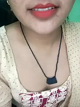 Snapshot of Rashmi_011 chatting on 10/20/25, 04:40 Rashmi 011 online show from 10/20/25, 04:40