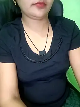 Snapshot of Rashmi_011 chatting on 10/23/25, 03:55 Rashmi 011 online show from 10/23/25, 03:55