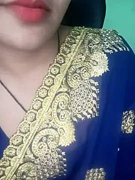 Snapshot of Rashmi_011 chatting on 10/24/25, 04:14 Rashmi 011 online show from 10/24/25, 04:14