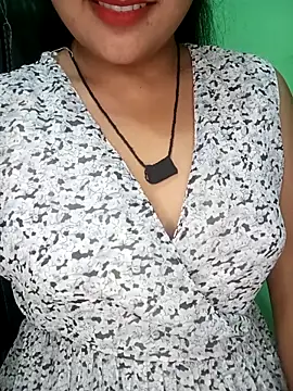 Snapshot of Rashmi_011 chatting on 10/26/25, 07:36 Rashmi 011 online show from 10/26/25, 07:36