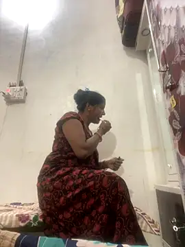 Snapshot of Sapnahot34 chatting on 11/25/25, 05:18 Sapnahot34 online show from 11/25/25, 05:18