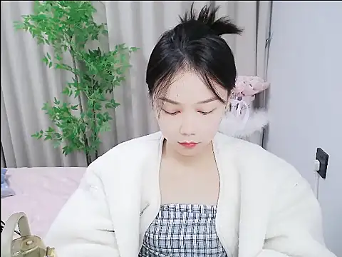 mili0923 online show from 10/21/25, 02:12