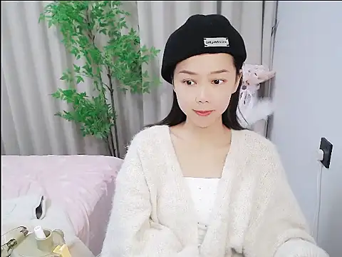 mili0923 online show from 10/22/25, 02:23