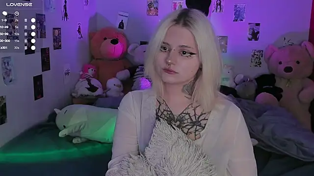 Snapshot of bixxxiz chatting on 11/19/25, 11:10 bixxxiz online show from 11/19/25, 11:10