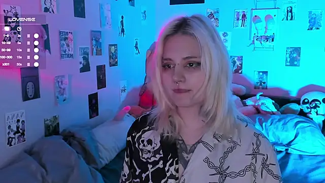 Snapshot of bixxxiz chatting on 11/23/25, 01:22 bixxxiz online show from 11/23/25, 01:22