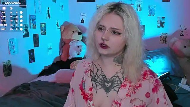 Snapshot of bixxxiz chatting on 11/25/25, 12:05 bixxxiz online show from 11/25/25, 12:05