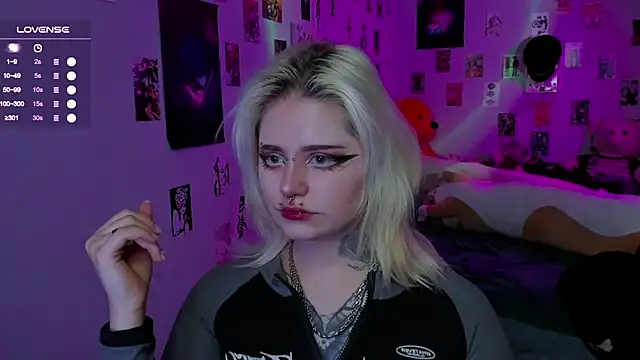 Snapshot of bixxxiz chatting on 12/01/25, 10:20 bixxxiz online show from 12/01/25, 10:20