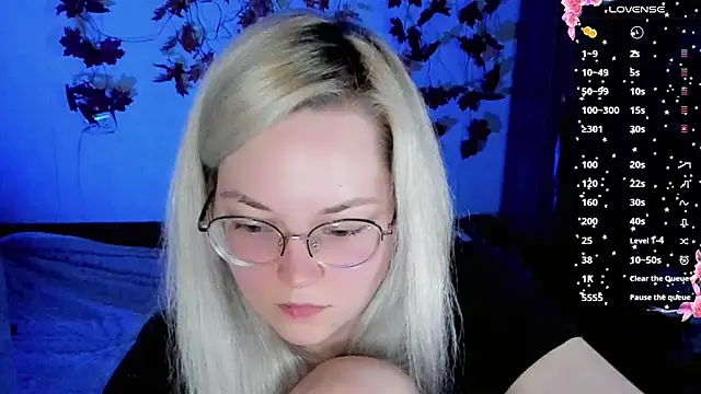 Snapshot of HoneyDazzle chatting on 11/09/25, 08:07 HoneyDazzle online show from 11/09/25, 08:07