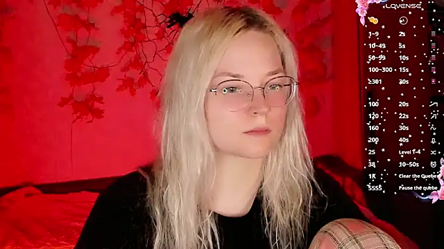 Snapshot of HoneyDazzle chatting on 11/12/25, 10:30 HoneyDazzle online show from 11/12/25, 10:30