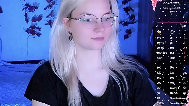 Snapshot of HoneyDazzle chatting on 11/16/25, 06:57 HoneyDazzle online show from 11/16/25, 06:57