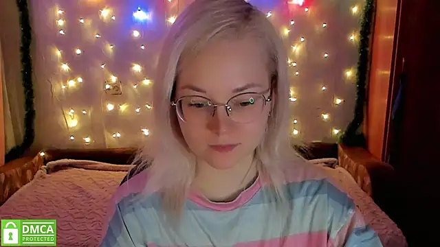 Snapshot of HoneyDazzle chatting on 11/27/25, 08:11 HoneyDazzle online show from 11/27/25, 08:11