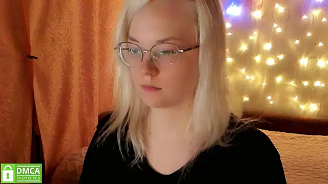 Snapshot of HoneyDazzle chatting on 11/28/25, 07:38 HoneyDazzle online show from 11/28/25, 07:38