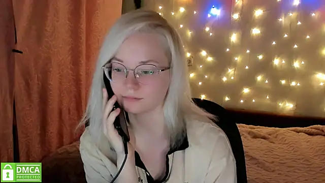 Snapshot of HoneyDazzle chatting on 11/30/25, 08:13 HoneyDazzle online show from 11/30/25, 08:13