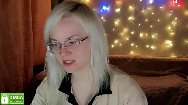 Snapshot of HoneyDazzle chatting on 12/04/25, 09:12 HoneyDazzle online show from 12/04/25, 09:12