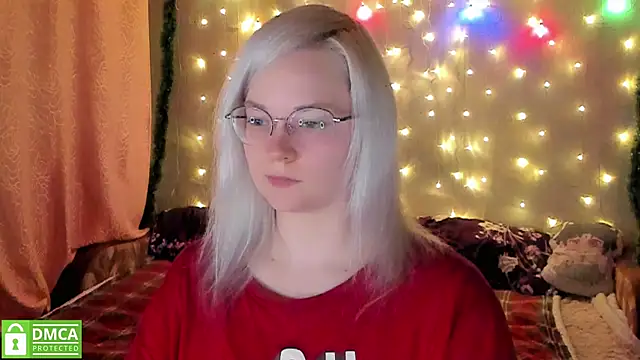 Snapshot of HoneyDazzle chatting on 12/19/25, 08:49 HoneyDazzle online show from 12/19/25, 08:49