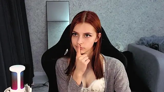 kitti sweett online show from 10/28/25, 07:49