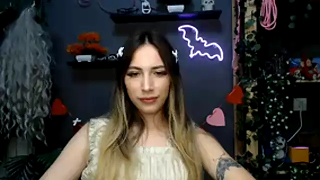 Snapshot of Walleriana chatting on 10/27/25, 09:46 Walleriana online show from 10/27/25, 09:46