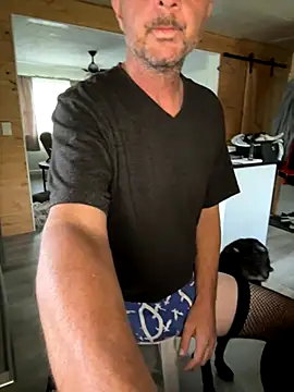 Snapshot of smkbustr chatting on 10/13/25, 08:09 smkbustr online show from 10/13/25, 08:09