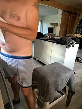 Snapshot of smkbustr chatting on 10/21/25, 08:42 smkbustr online show from 10/21/25, 08:42