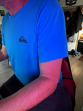 Snapshot of smkbustr chatting on 11/06/25, 08:43 smkbustr online show from 11/06/25, 08:43