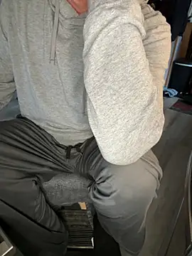 Snapshot of smkbustr chatting on 11/11/25, 08:09 smkbustr online show from 11/11/25, 08:09