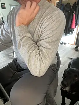 Snapshot of smkbustr chatting on 11/13/25, 05:56 smkbustr online show from 11/13/25, 05:56