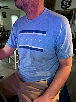 Snapshot of smkbustr chatting on 11/25/25, 06:52 smkbustr online show from 11/25/25, 06:52