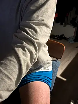 Snapshot of smkbustr chatting on 11/29/25, 11:08 smkbustr online show from 11/29/25, 11:08