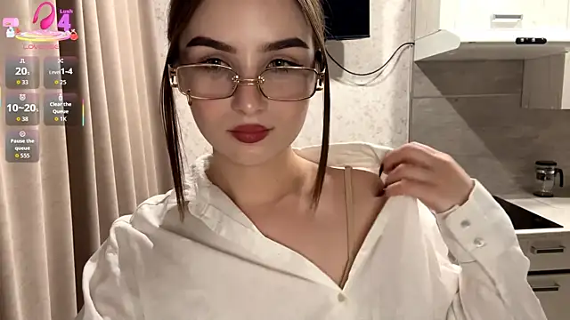 Snapshot of RinaModel chatting on 10/31/25, 06:09 RinaModel online show from 10/31/25, 06:09