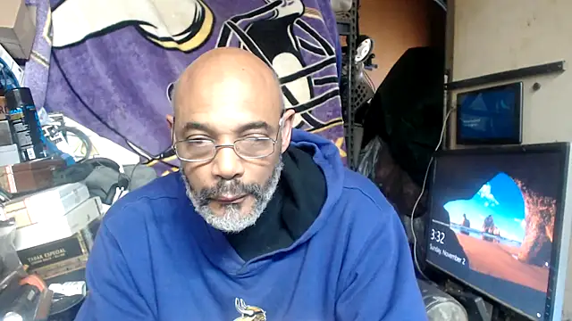 A CIGAR MAN online show from 11/02/25, 08:33