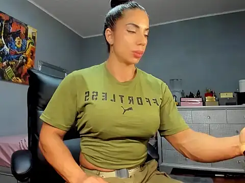 Snapshot of Alesyamuscledoll@xh chatting on 10/04/25, 05:00 Alesyamuscledollxh online show from 10/04/25, 05:00