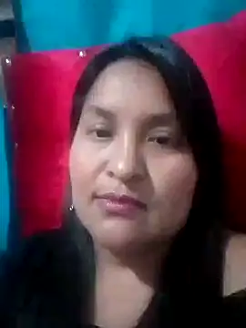 Snapshot of lucia00xx chatting on 10/13/25, 12:43 lucia00xx online show from 10/13/25, 12:43