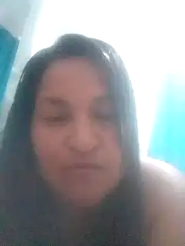 Snapshot of lucia00xx chatting on 10/19/25, 10:16 lucia00xx online show from 10/19/25, 10:16