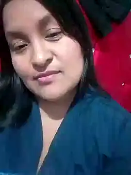 Snapshot of lucia00xx chatting on 10/23/25, 02:22 lucia00xx online show from 10/23/25, 02:22