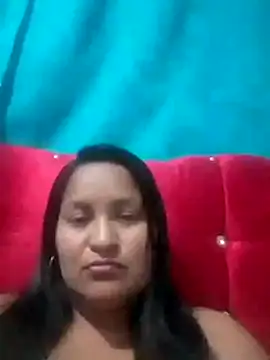 Snapshot of lucia00xx chatting on 10/26/25, 03:12 lucia00xx online show from 10/26/25, 03:12